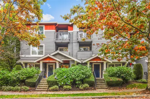 1696 25th Ave NE #302, Issaquah, WA 98029