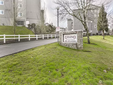 1318 37th St #1306, Everett, WA 98201