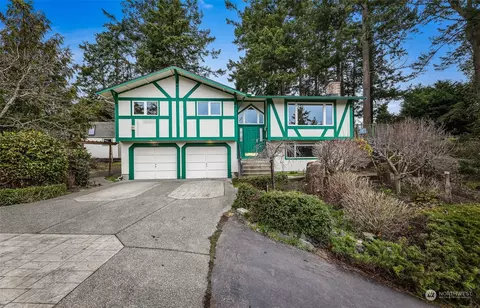 1203 E Rosemont Dr, Oak Harbor, WA 98277