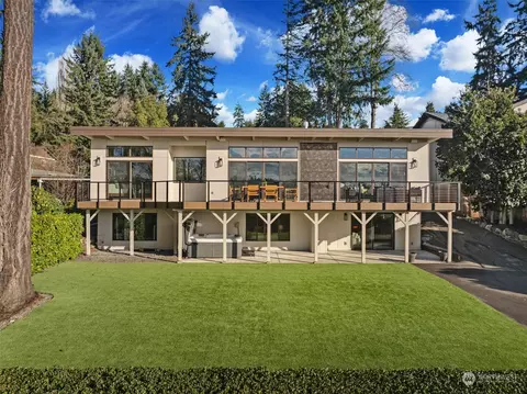 13030 Holmes Point Dr NE, Kirkland, WA 98034
