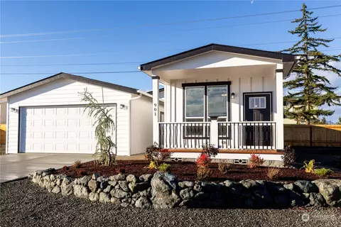 901 N Iris Ave, Sequim, WA 98382