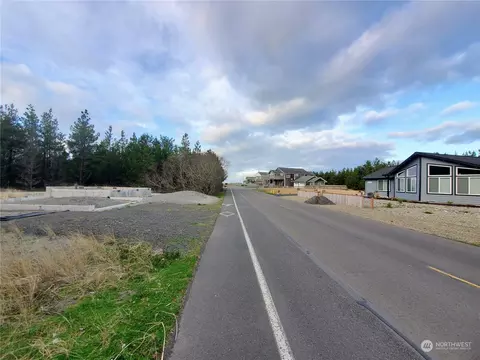 405 17th St SW, Long Beach, WA 98631