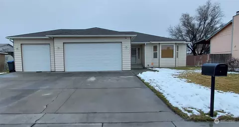 1323 S Lakeway Dr, Moses Lake, WA 98837
