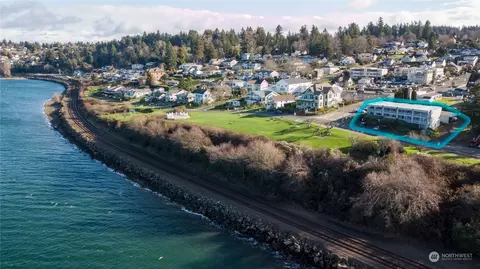 1614 Commercial St #5, Steilacoom, WA 98388