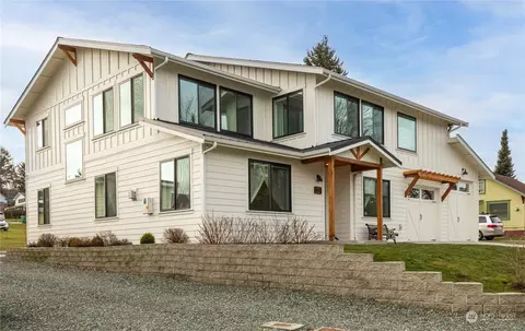 819 37th St, Anacortes, WA 98221