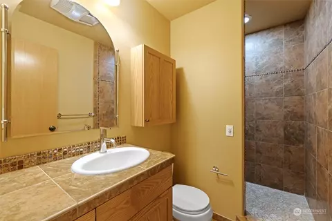 Bath - 1131 E Chestnut St, Walla Walla, WA 99362 photo 6 of 7