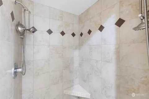Bath - 1131 E Chestnut St, Walla Walla, WA 99362 photo 5 of 7