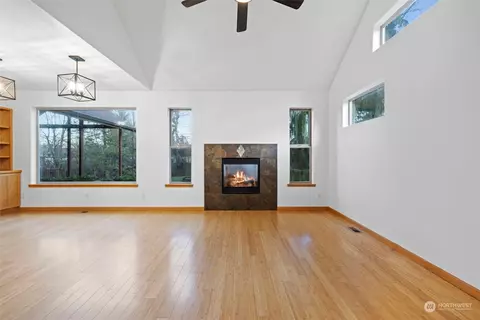 Living - 1131 E Chestnut St, Walla Walla, WA 99362 photo 1 of 2