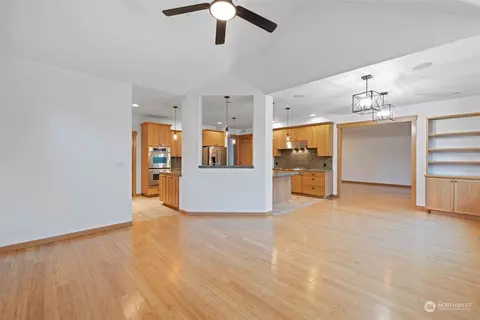 Living - 1131 E Chestnut St, Walla Walla, WA 99362 photo 2 of 2