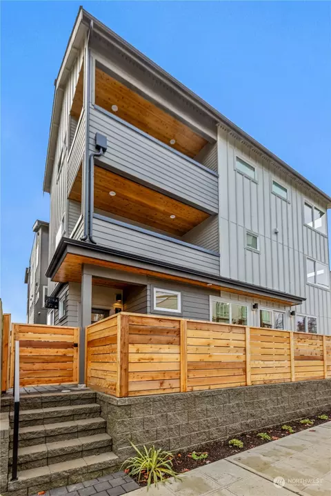 715 N 47th St #A, Seattle, WA 98103