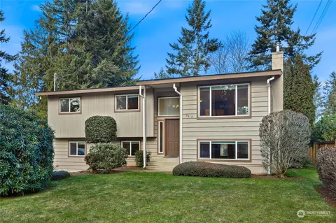 8618 NE 137th St, Kirkland, WA 98034