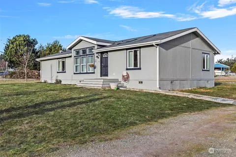 914 Sharon St, Oak Harbor, WA 98277