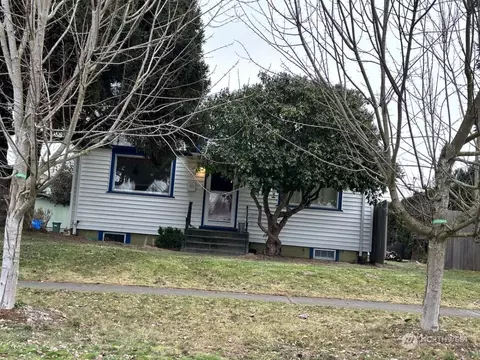 715 Thompson St, Sumner, WA 98390