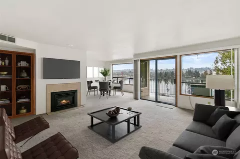 904 E Bay Dr NE #304, Olympia, WA 98506