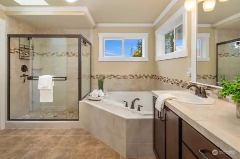 Bath - 21710 31st Dr SE, Bothell, WA 98021 photo 2 of 4