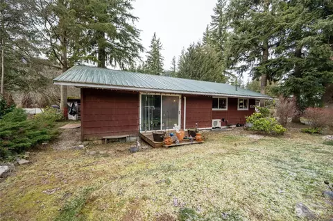8385 Holly Ln, Maple Falls, WA 98266