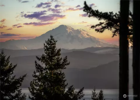 2955 Dogwood Ter, Lummi Island, WA 98262