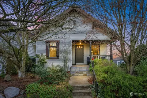8222 15th Ave NE, Seattle, WA 98115