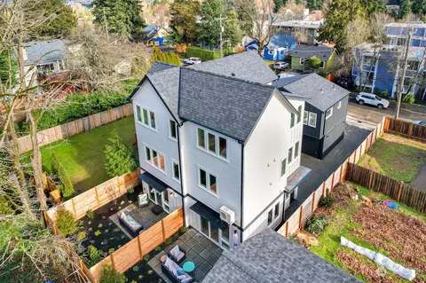 8813 20th Ave NE, Seattle, WA 98115