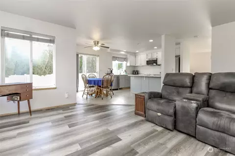 2911 Carbon Ridge St, Enumclaw, WA 98022 photo 13