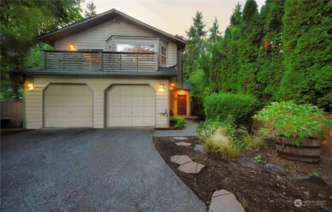 20429 39th Pl NE, Lake Forest Park, WA 98155