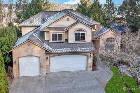 4932 NW Village Park Dr, Issaquah, WA 98027