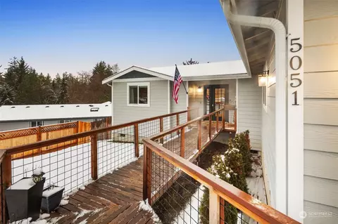 5051 Deception Cir, Oak Harbor, WA 98277