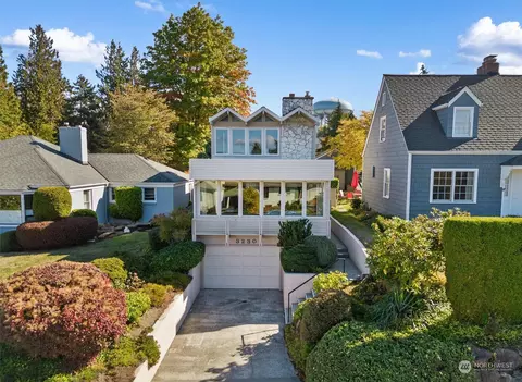 3230 W Viewmont Way W, Seattle, WA 98199
