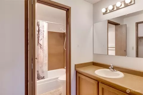 Bath - 820 Cady Rd #E305, Everett, WA 98203 photo 2 of 2