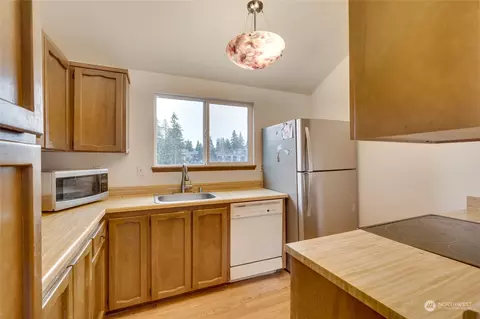 Kitchen - 820 Cady Rd #E305, Everett, WA 98203 photo 1 of 2