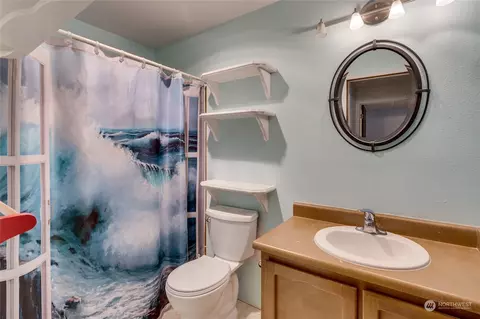 Bath - 820 Cady Rd #E305, Everett, WA 98203 photo 1 of 2