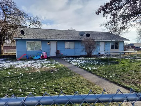 1118 1120 Arlington Ave, Moses Lake, WA 98837
