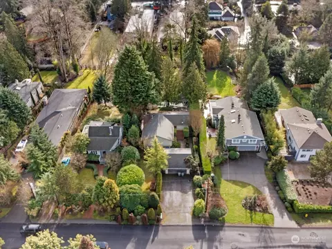 7649 NE 14th St, Medina, WA 98039