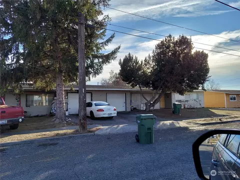 8947 Westover St #A & B, Moses Lake, WA 98837