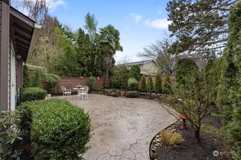 Exterior - 621 29th Ave E, Seattle, WA 98112 photo 9 of 11