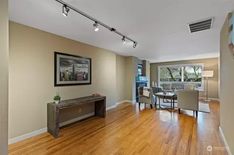 Dining - 621 29th Ave E, Seattle, WA 98112 photo 1 of 4