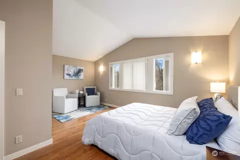 Bedroom - 621 29th Ave E, Seattle, WA 98112 photo 5 of 8