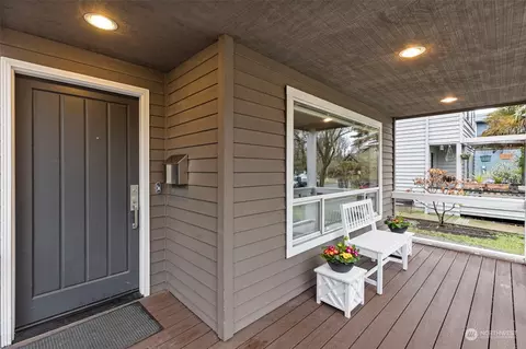 Exterior - 621 29th Ave E, Seattle, WA 98112 photo 5 of 11