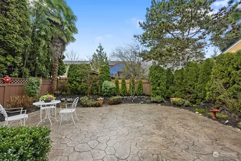 Exterior - 621 29th Ave E, Seattle, WA 98112 photo 10 of 11