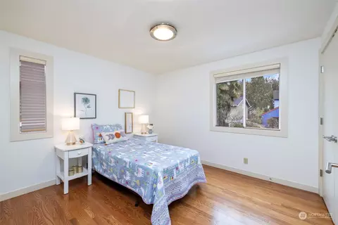 Bedroom - 621 29th Ave E, Seattle, WA 98112 photo 1 of 8