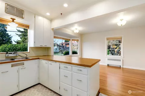 2402 E 16th St, Bremerton, WA 98310 photo 6