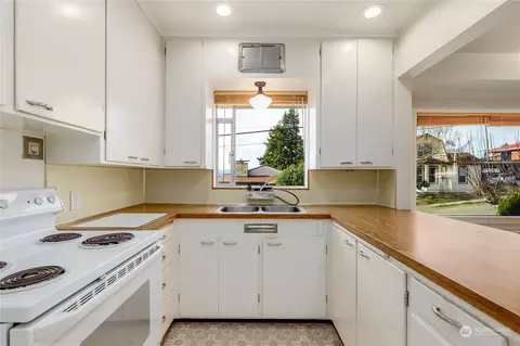2402 E 16th St, Bremerton, WA 98310 photo 5