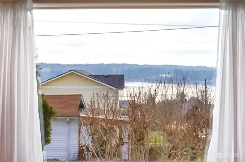 2402 E 16th St, Bremerton, WA 98310 photo 2