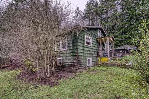 472 S Sunset Dr, Camano Island, WA 98282