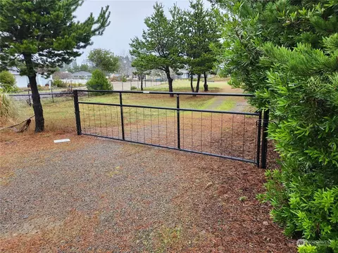 35106 G St, Ocean Park, WA 98640