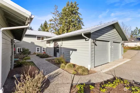 1009 Blue Heron Ave NE, Bainbridge Island, WA 98110