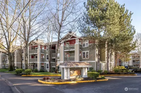 7711 NE 175th St #F104, Kenmore, WA 98028