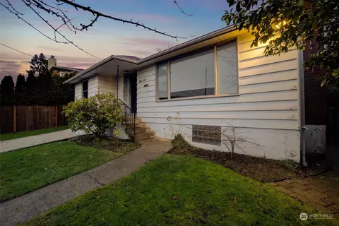 2108 28th Ave W, Seattle, WA 98199