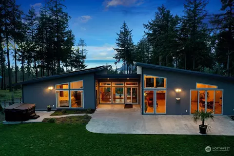 8155 Possession Ridge Ln, Clinton, WA 98236
