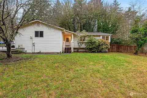 4100 NW Songbird Ln, Bremerton, WA 98312